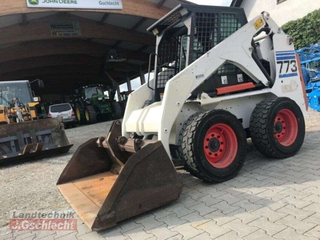 BOBCAT 773 skid steer - Photo 3