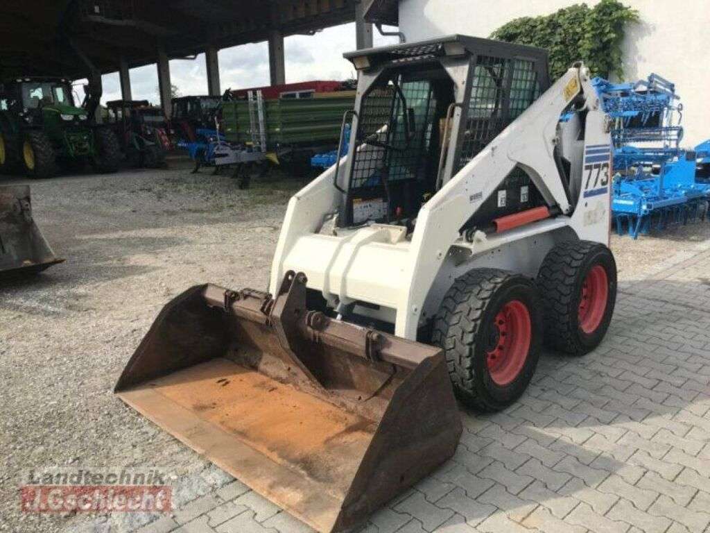 BOBCAT 773 skid steer - Photo 6