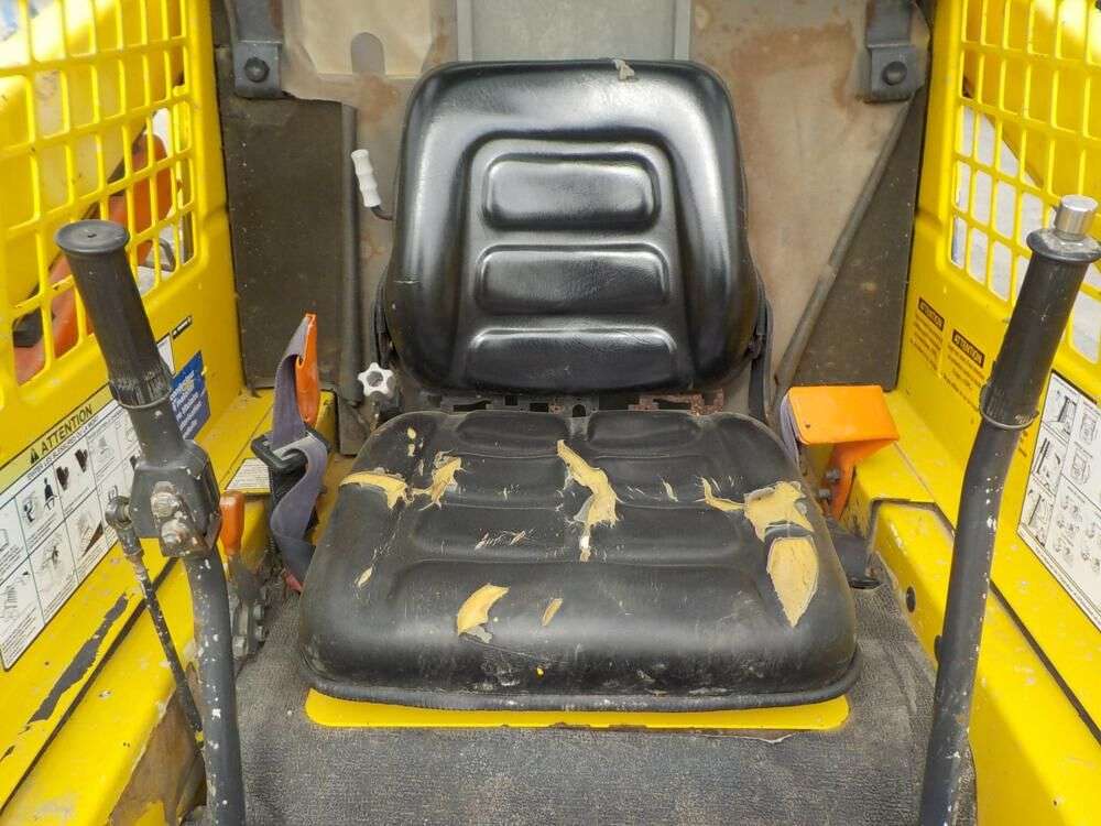 BOBCAT S100 skid steer for sale by auction - Photo 11