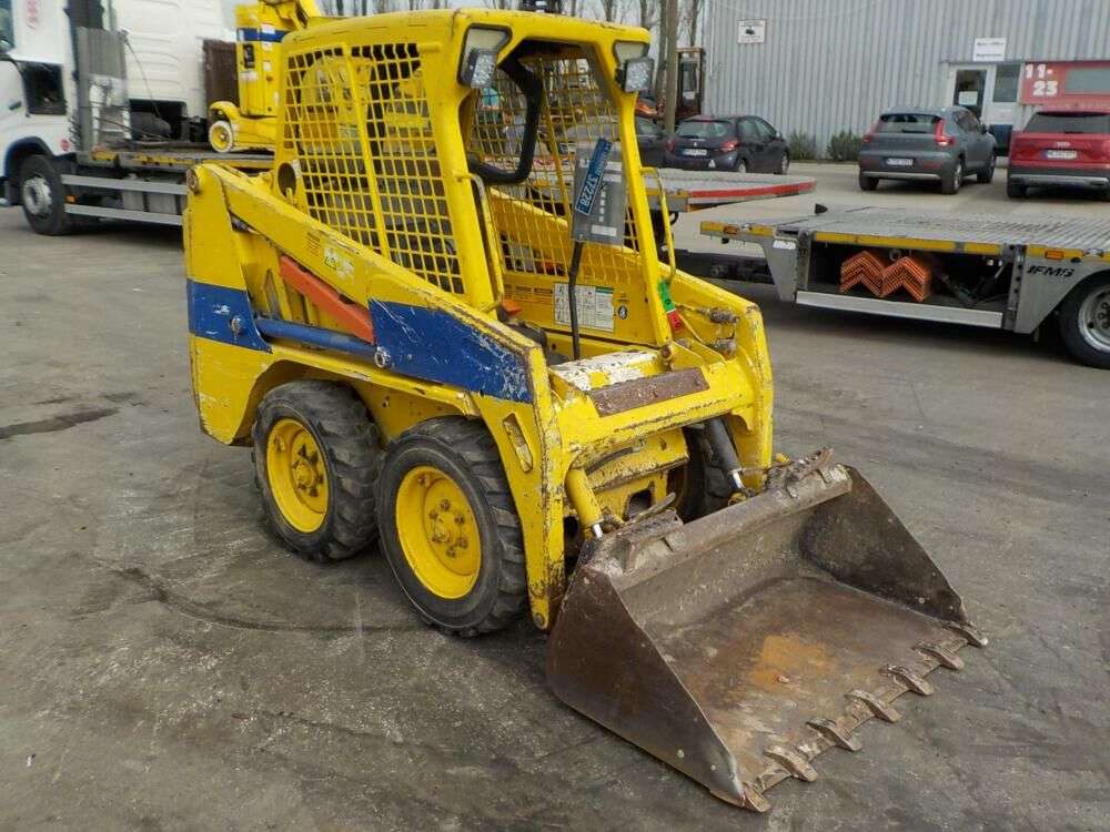 BOBCAT S100 skid steer for sale by auction - Photo 4