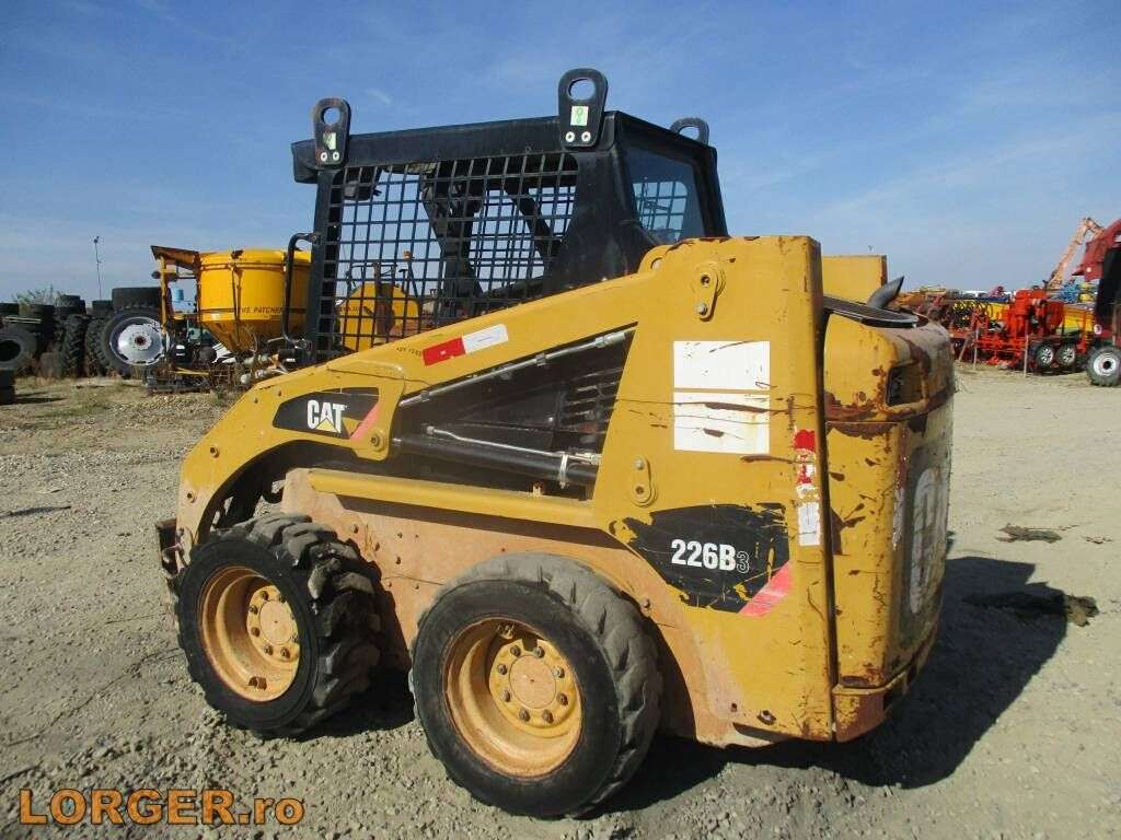 CATERPILLAR 226 B 3 skid steer - Photo 3