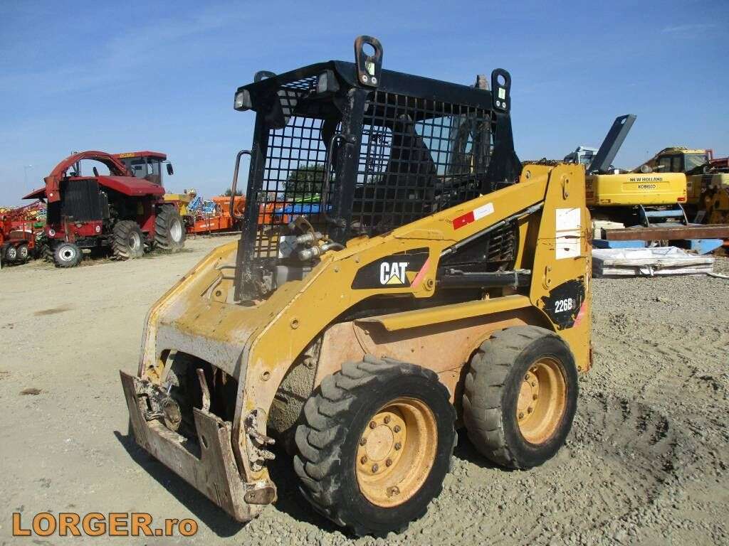 CATERPILLAR 226 B 3 skid steer - Photo 4