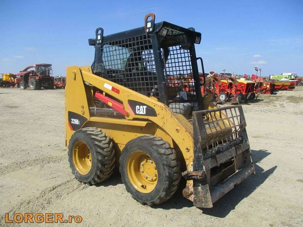 CATERPILLAR 226 B 3 skid steer - Photo 6