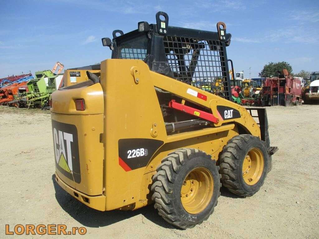 CATERPILLAR 226 B 3 skid steer - Photo 7