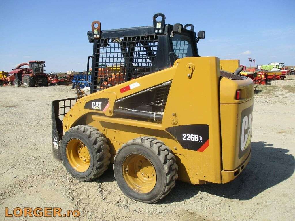 CATERPILLAR 226 B 3 skid steer - Photo 8