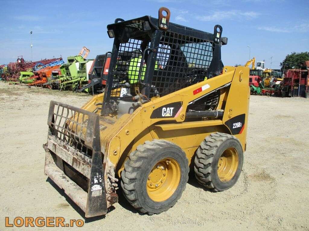 CATERPILLAR 226 B 3 skid steer - Photo 9