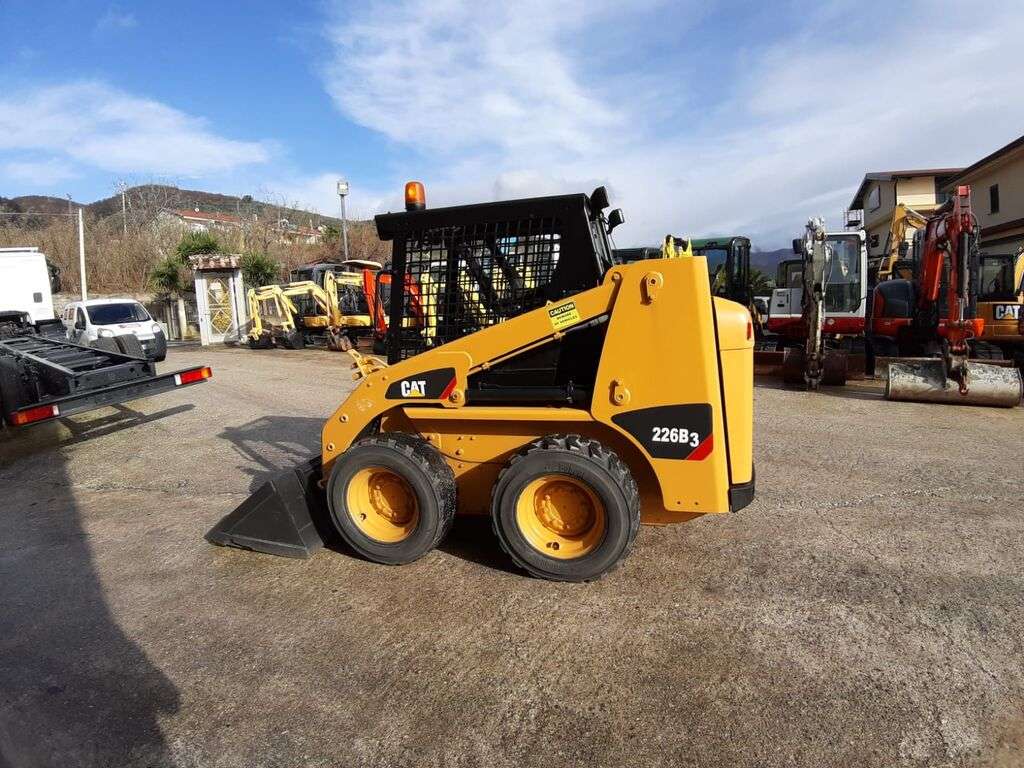 CATERPILLAR 226B3 skid steer - Photo 11