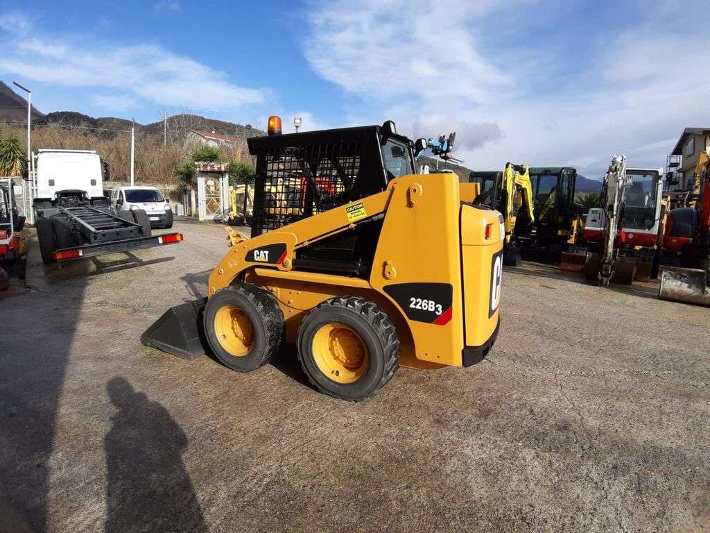 CATERPILLAR 226B3 skid steer - Photo 13