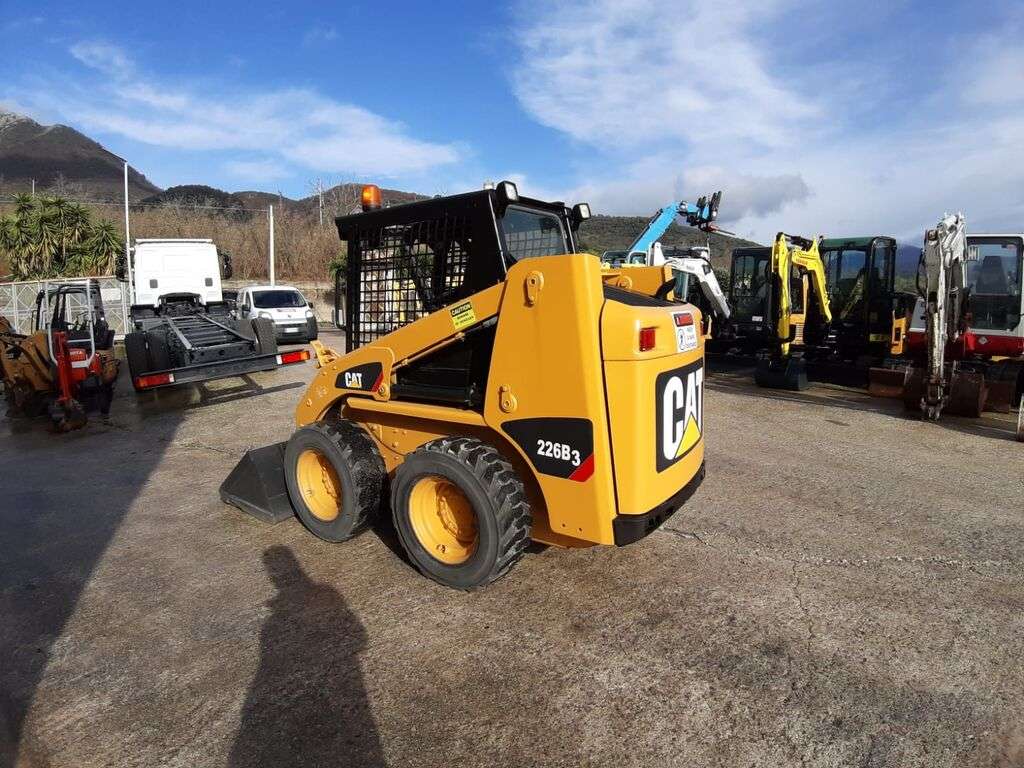 CATERPILLAR 226B3 skid steer - Photo 15