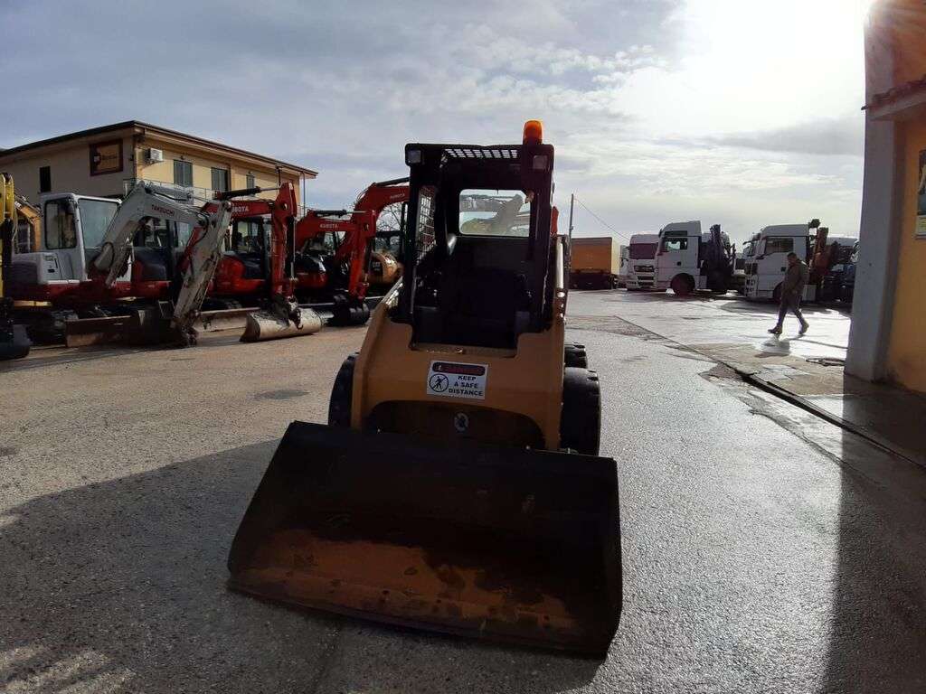 CATERPILLAR 226B3 skid steer - Photo 3