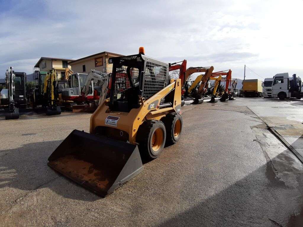 CATERPILLAR 226B3 skid steer - Photo 4