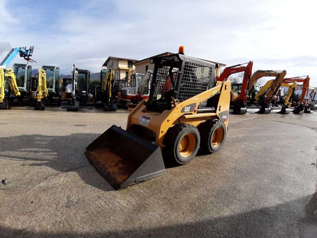 CATERPILLAR 226B3 skid steer - Photo 7