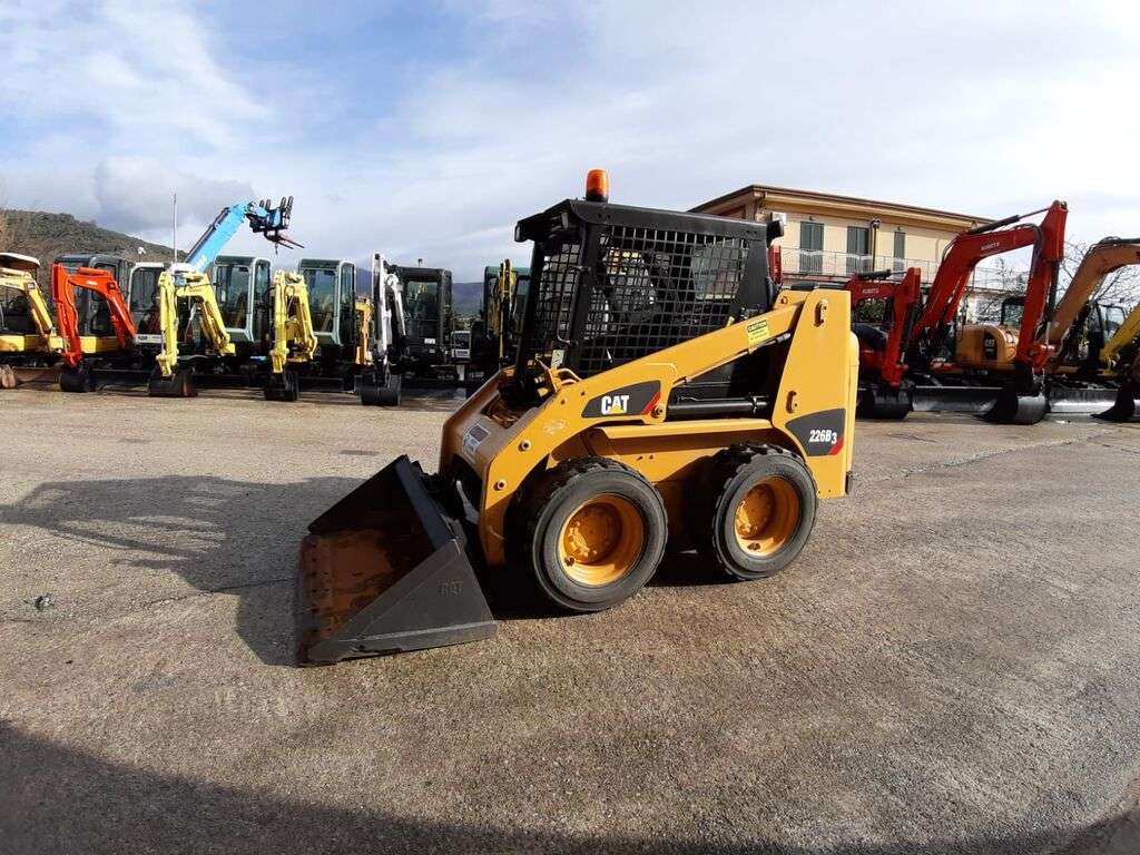 CATERPILLAR 226B3 skid steer - Photo 8