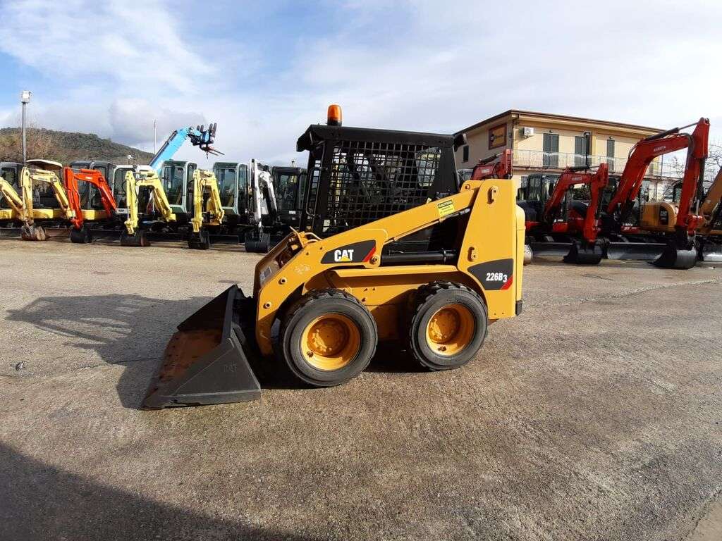 CATERPILLAR 226B3 skid steer - Photo 10